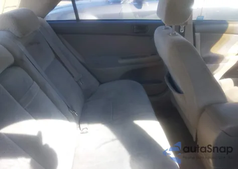 2004 Toyota Camry Le z USA, uszkodzony, nr VIN 4T1BE32K24U892031